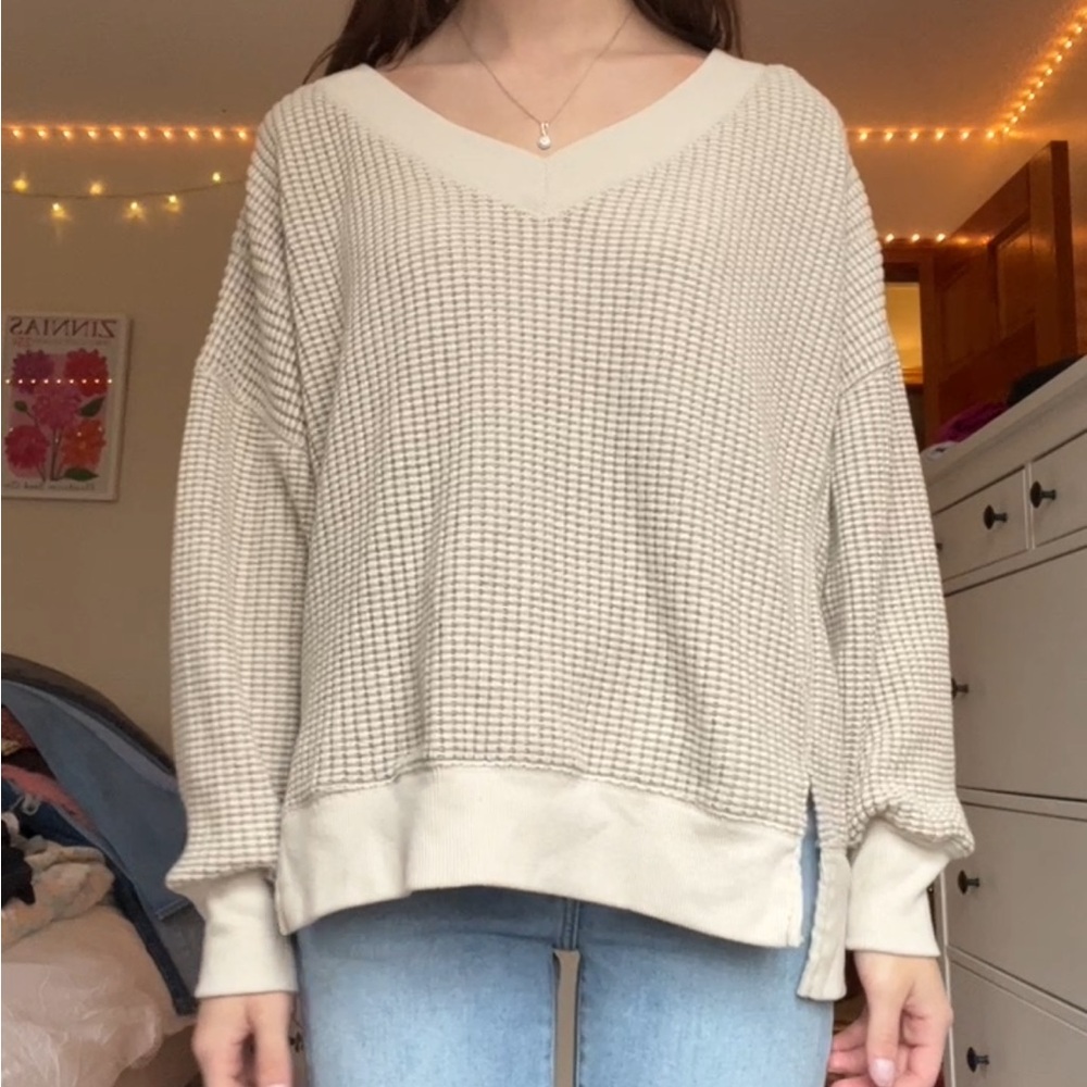 American Eagle Outfitters V-Neck Sweater in Cream